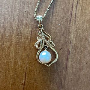 Gold and pearl necklace